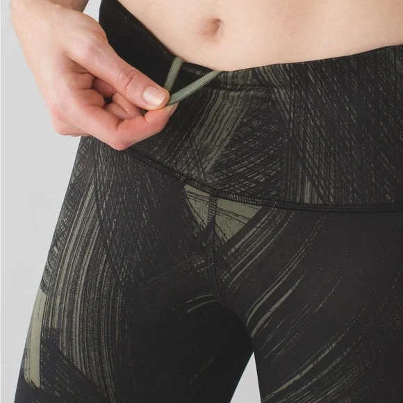 lululemon women’s leggings 23 inch fresh mesh run crop black & Green - Picture 8 of 9